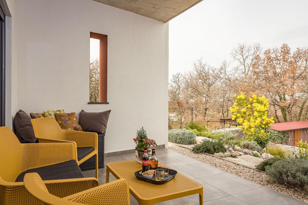 Apartments Bijou With Big Private Garden Near Umag Vilanija ภายนอก รูปภาพ